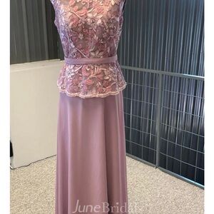 Elegant Mauve Lace Maxi Dress